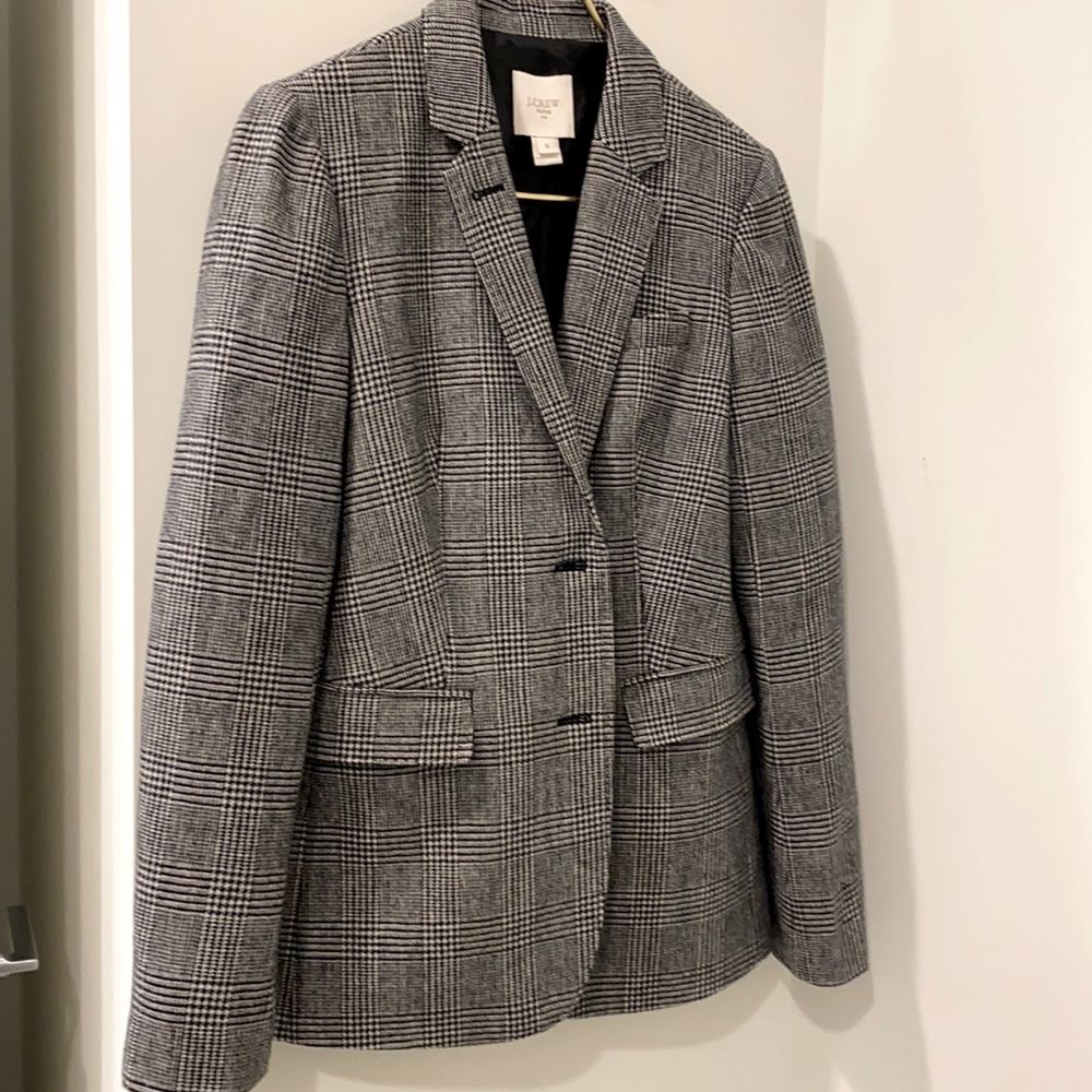 J.CREW, BLACK & WHITE HOUNDSTOOTH,2 BUTTON BLAZER.